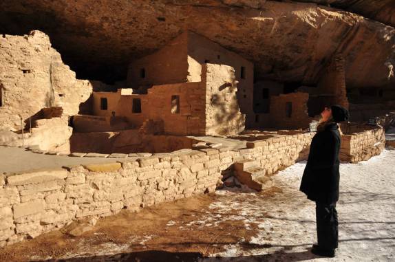 Visitando ruínas pueblas no Mesa Verde National Park, no Colorado, nos Estados Unidos